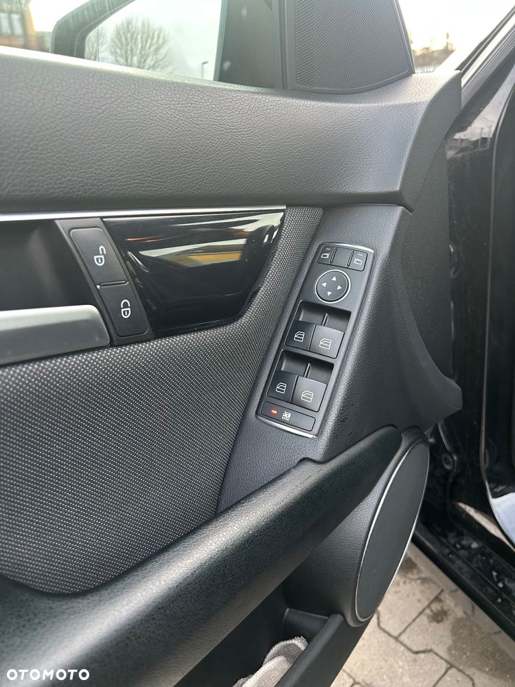 Mercedes-Benz Klasa C 220 CDI BlueEff Classic - 12