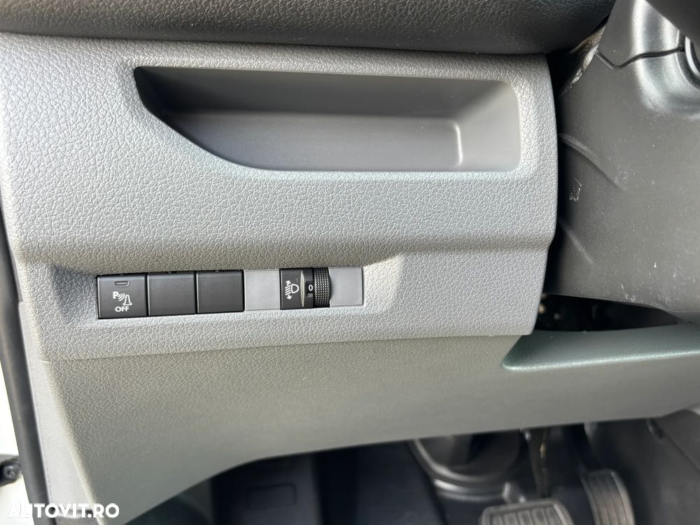 Opel Vivaro - 10