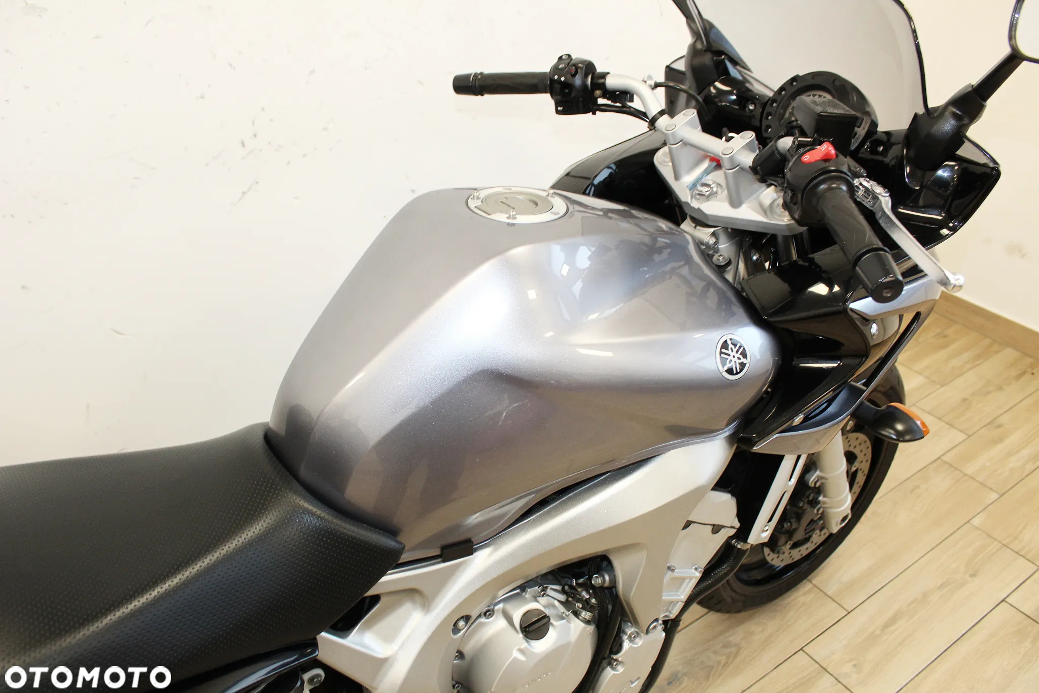 Yamaha FZ - 11