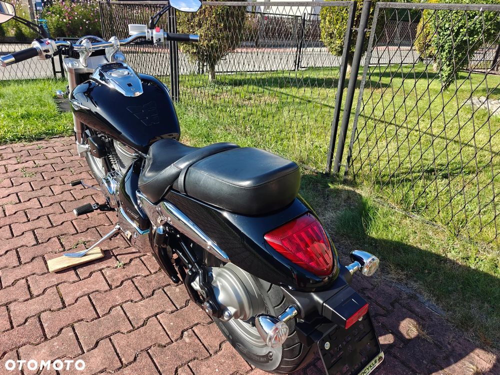 Suzuki Intruder - 15