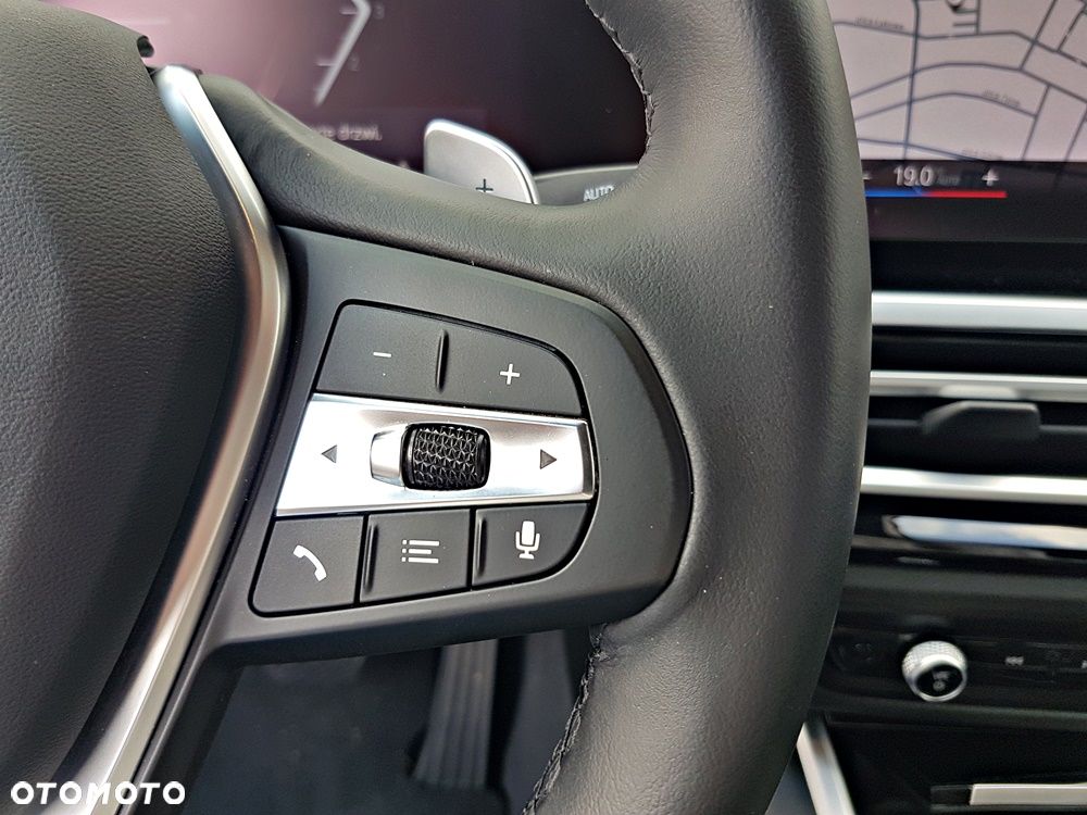 BMW Seria 3 330d xDrive mHEV - 19