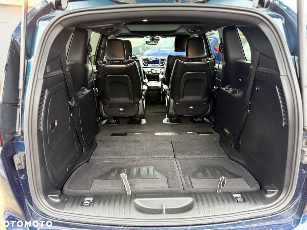 Chrysler Pacifica - 16