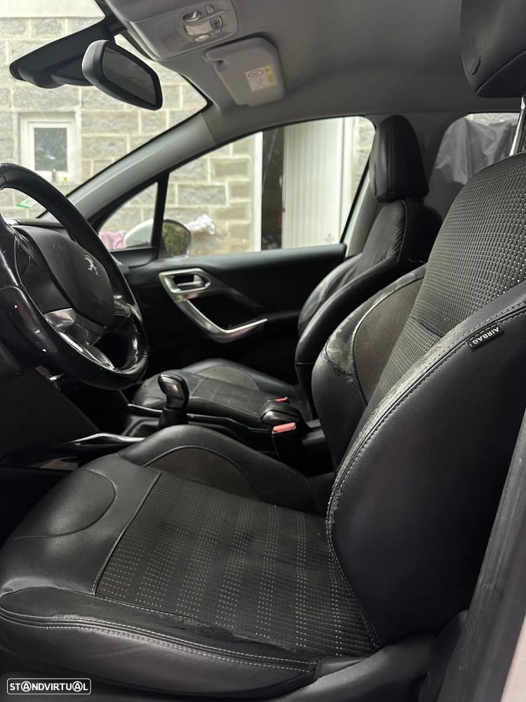 Peugeot 2008 1.2 PureTech Style - 4