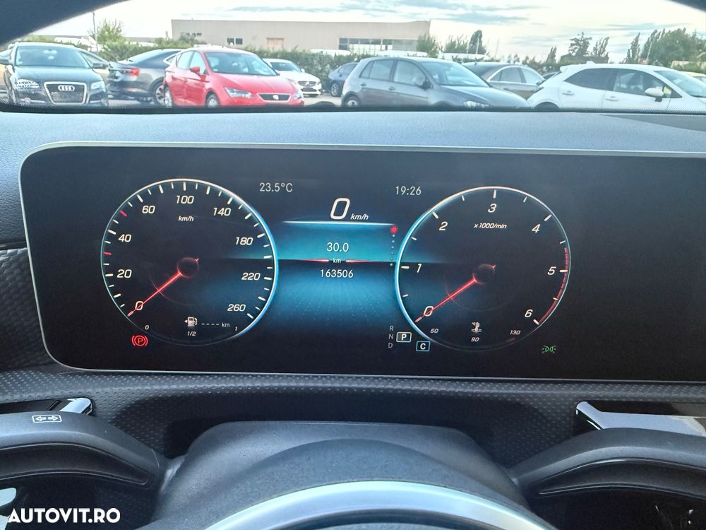 Mercedes-Benz A 180 d Sedan Aut. - 37