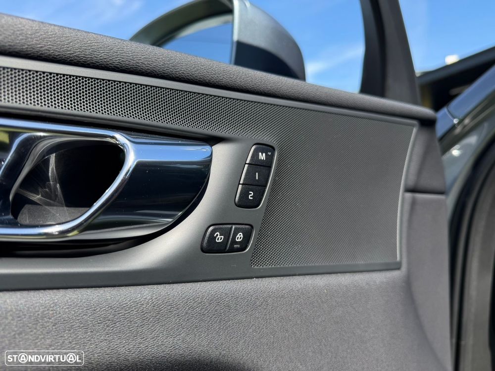 Volvo XC 60 2.0 T8 PHEV Momentum Plus AWD - 20