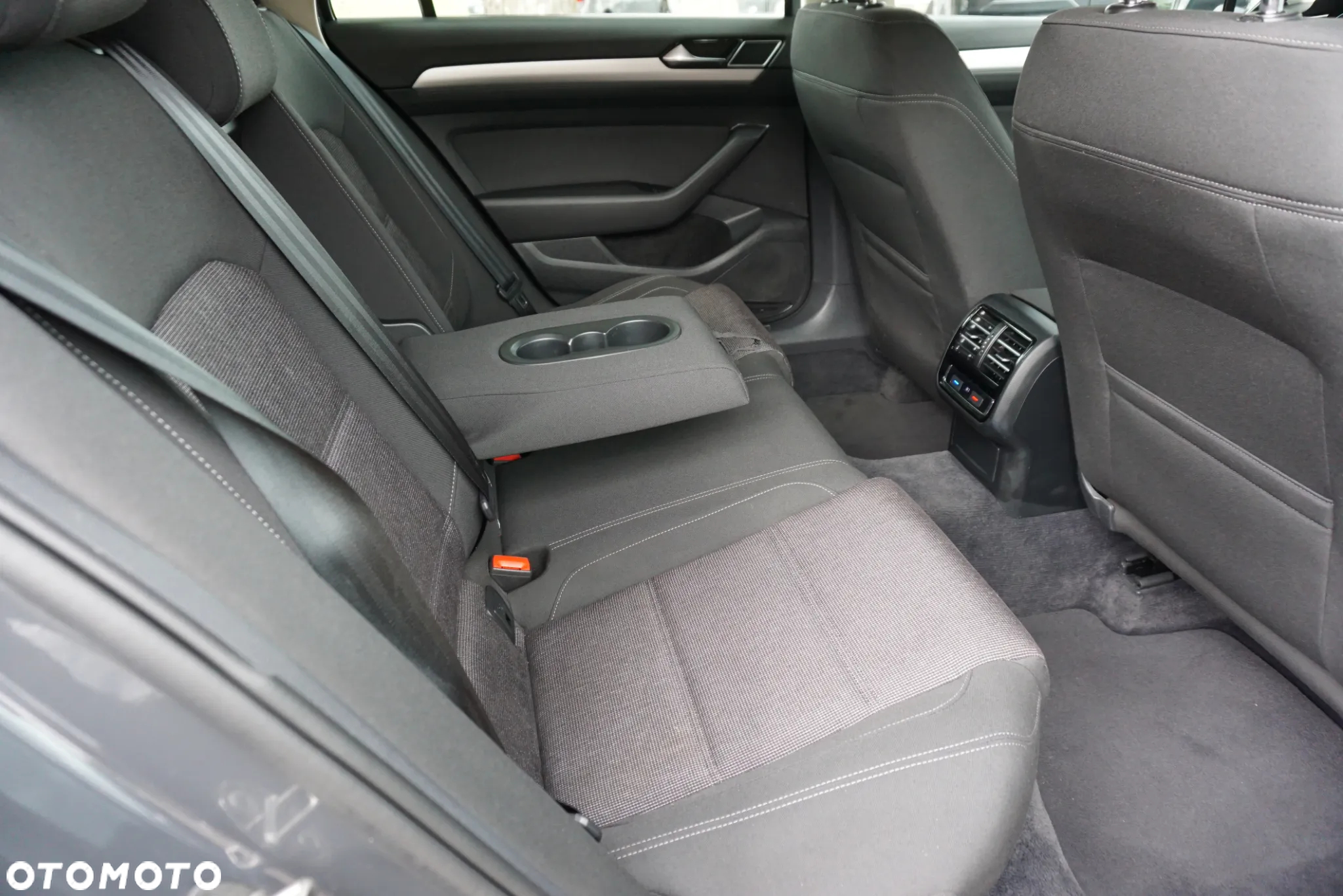 Volkswagen Passat Variant 2.0 TDI SCR DSG Comfortline - 14