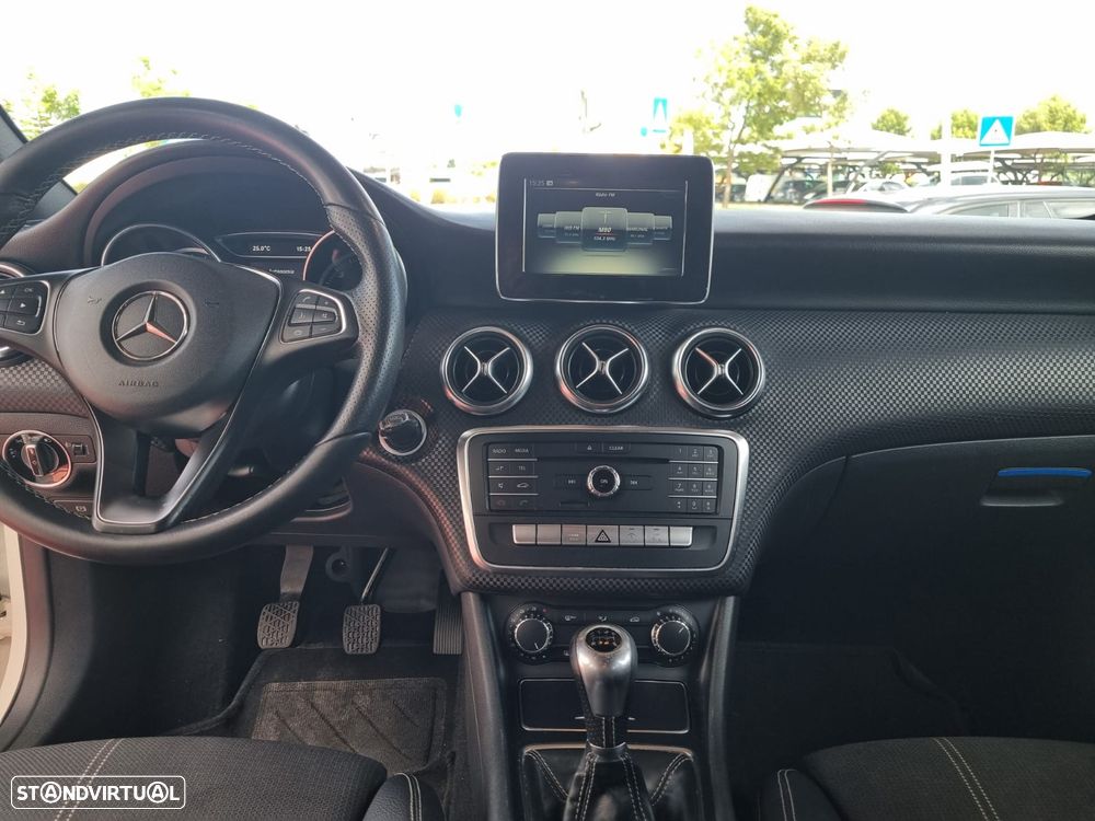 Mercedes-Benz A 180 d AMG Line - 28