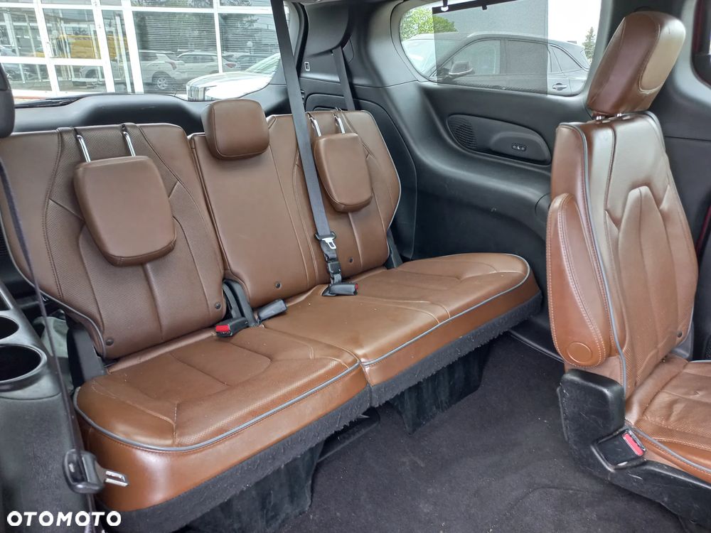 Chrysler Pacifica - 30