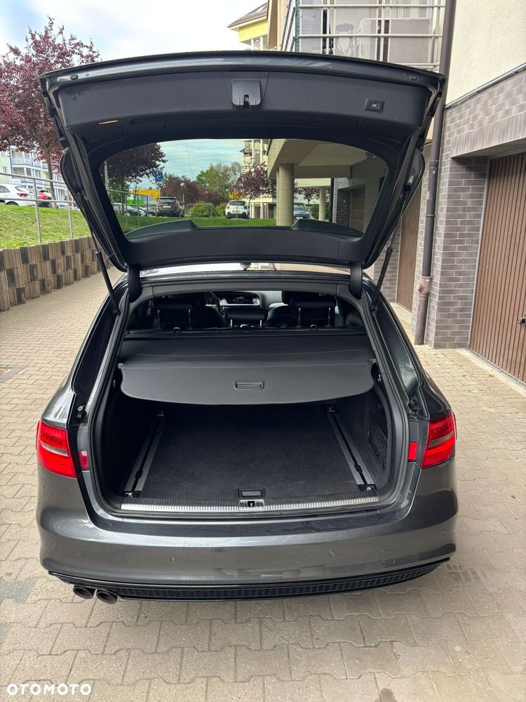 Audi A4 Avant 2.0 TDI DPF clean diesel multitronic S line Sportpaket - 13