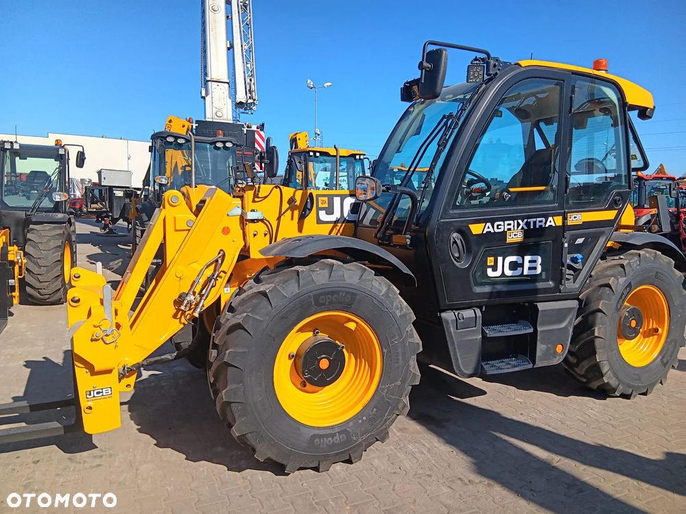 JCB 542-70 Agri Xtra - 11