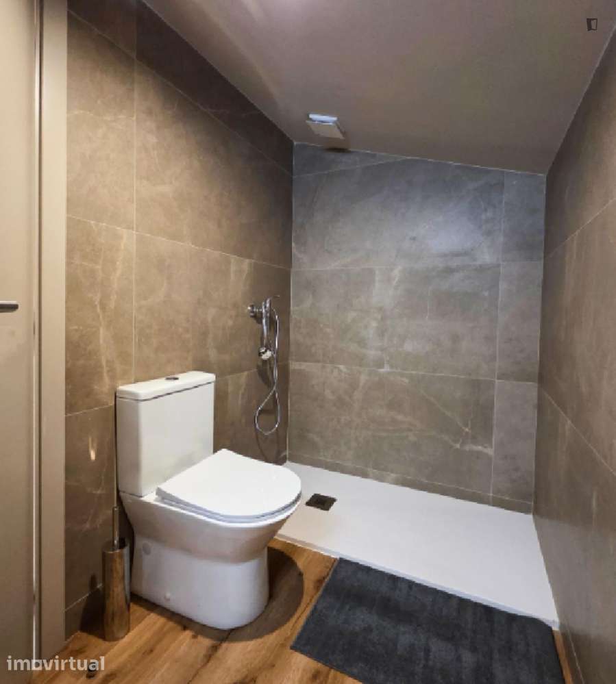 Quarto - localizado em Leça do Balio Porto - Grande imagem: 3/12