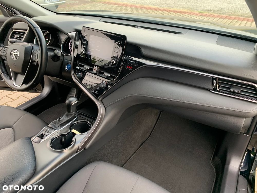 Toyota Camry 2.5 Hybrid Comfort CVT - 24