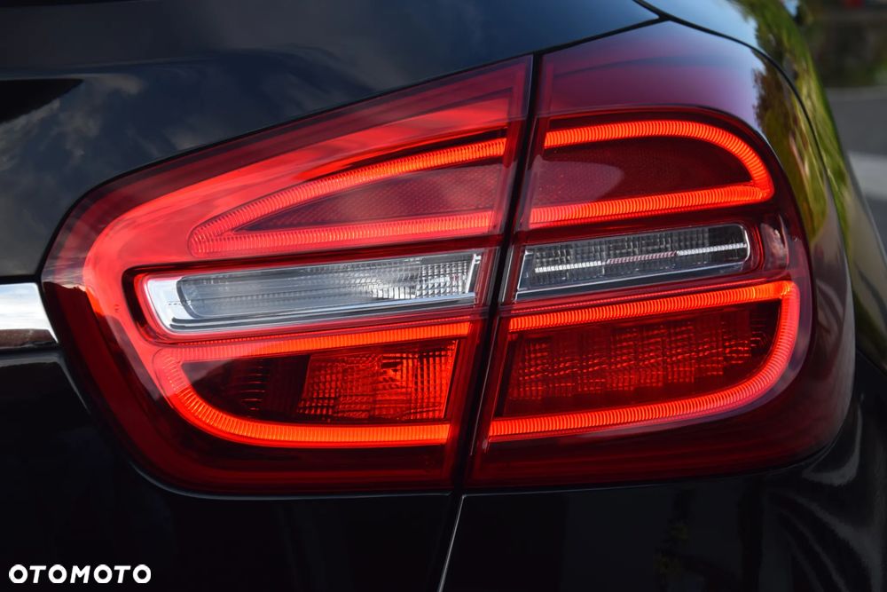 Mercedes-Benz GLA 200 7G-DCT Urban - 9