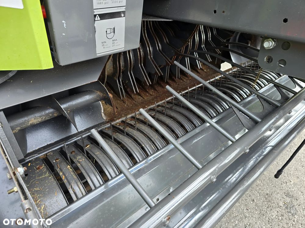 Claas Rollant 350 RC - 11