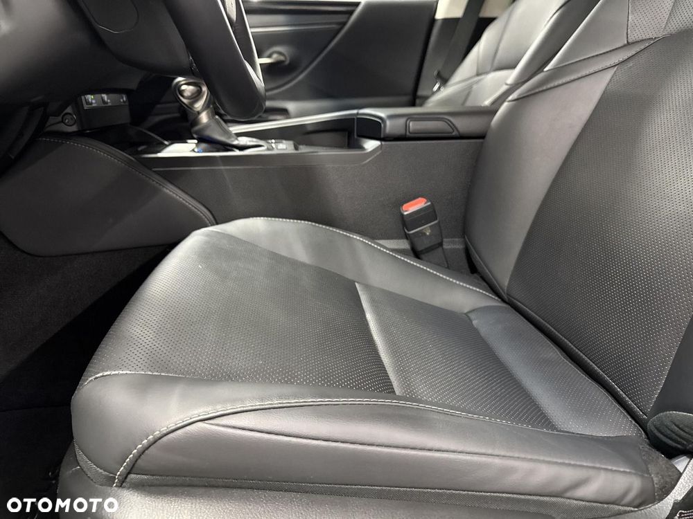 Lexus ES 300h Business Edition - 16