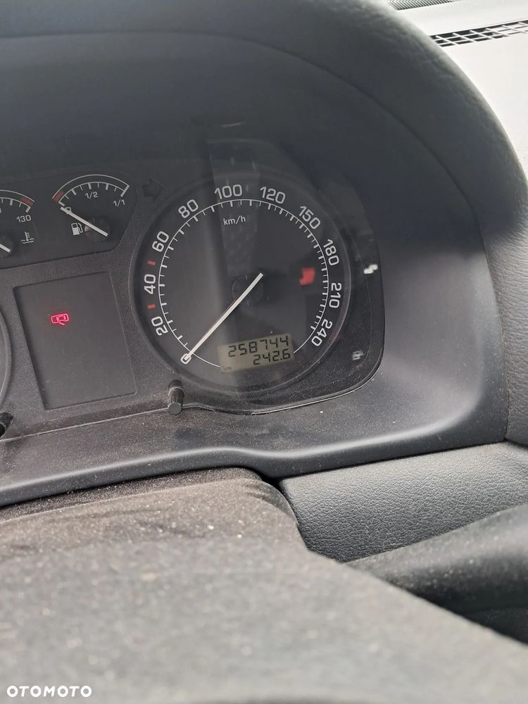 Skoda Octavia 1.6 Tour - 4