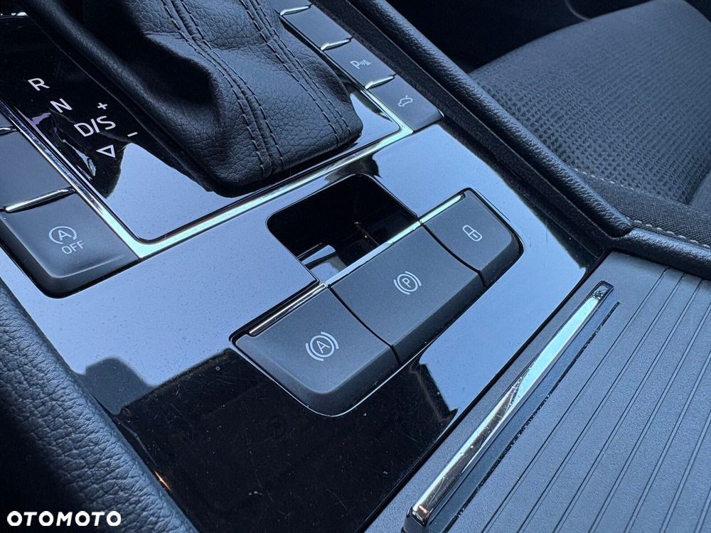 Skoda Superb 2.0 TDI SCR Ambition DSG - 27