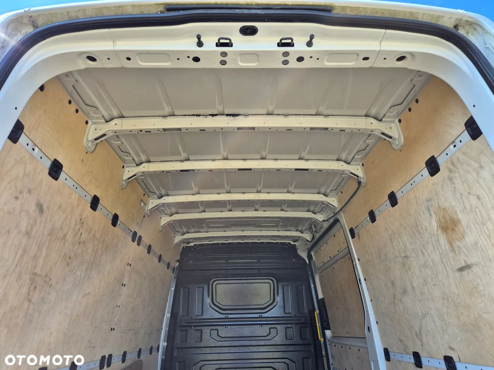 Volkswagen Crafter - 14