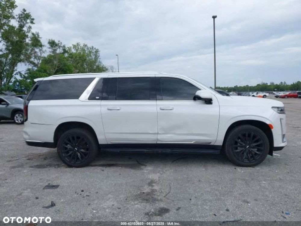 Cadillac Escalade - 8