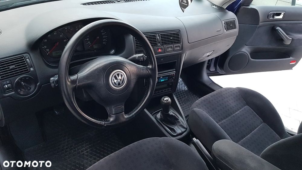 Volkswagen Golf 1.6 Comfortline - 21