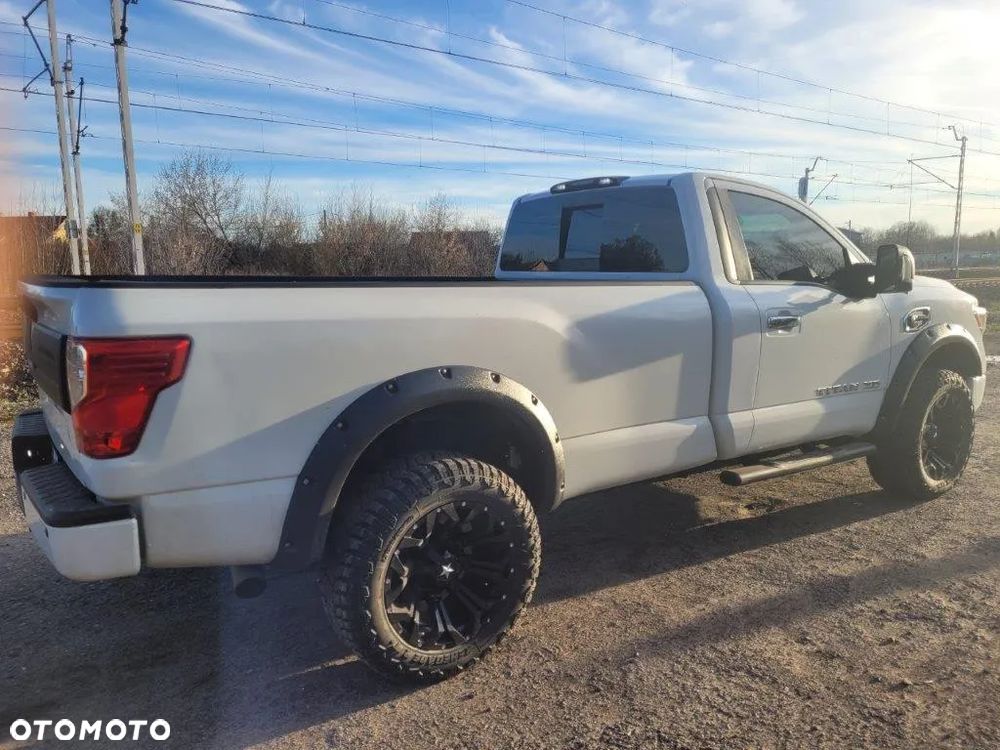Nissan Titan - 9