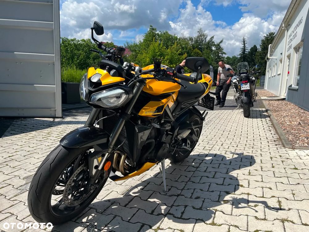 Triumph Street Triple - 10