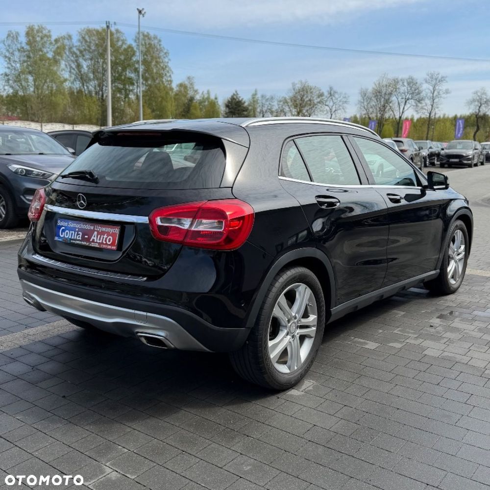 Mercedes-Benz GLA - 10