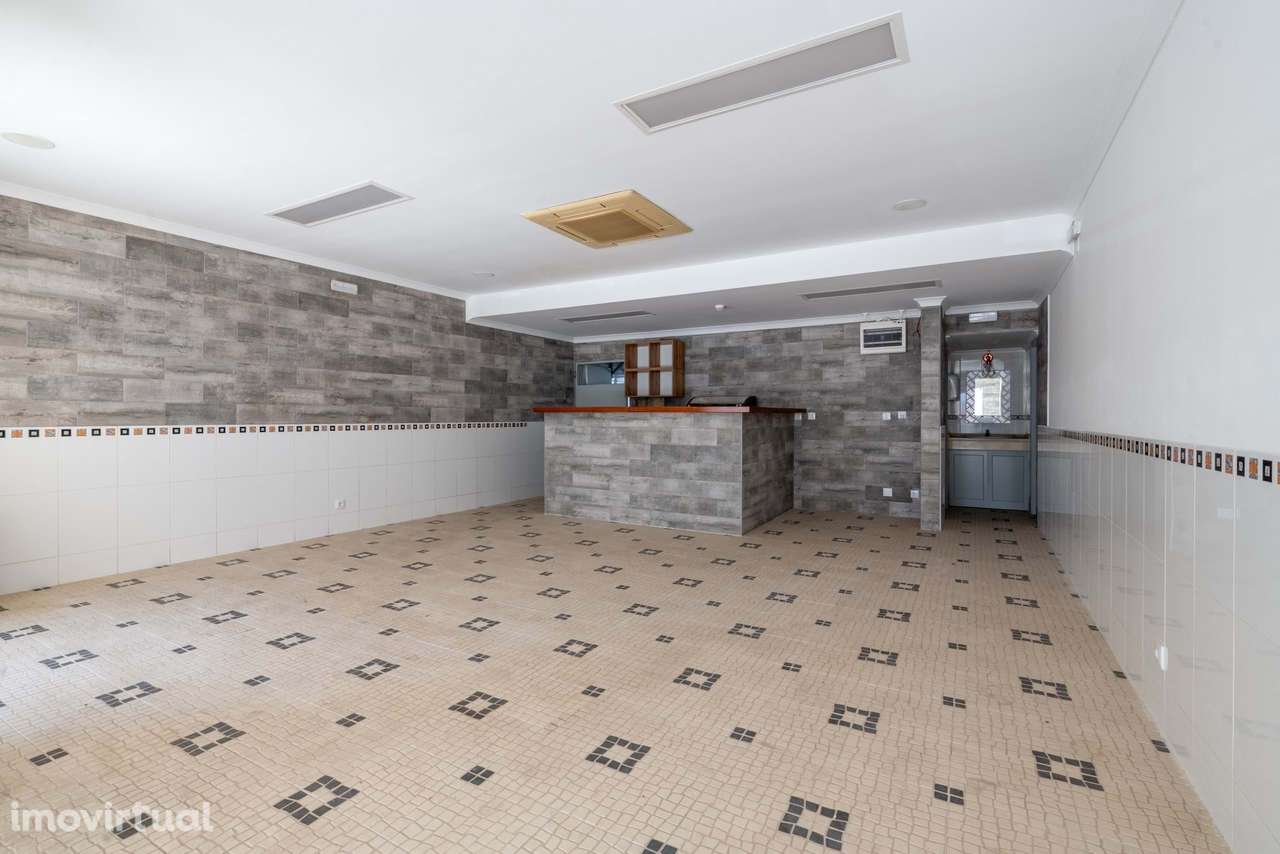 Espaço Comercial Licenciado no Centro de Lagos - Grande imagem: 2/16