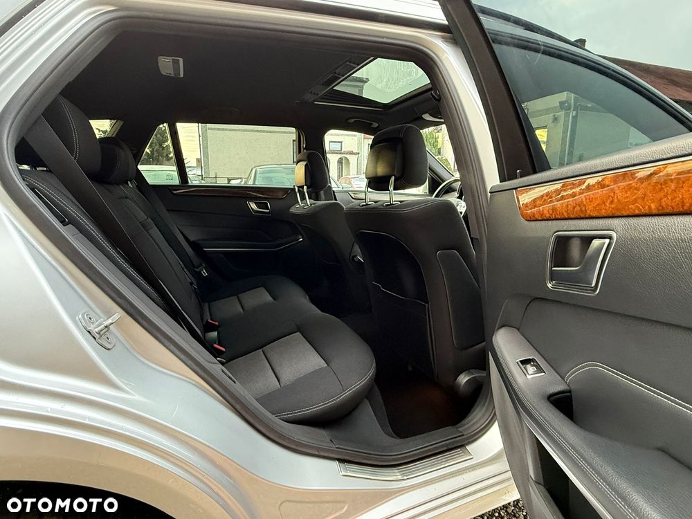 Mercedes-Benz Klasa E 220 BlueTEC 4Matic 7G-TRONIC Avantgarde - 28