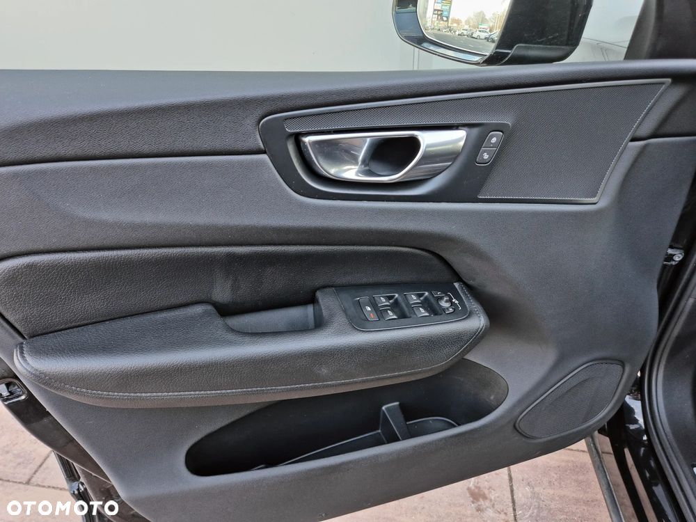 Volvo XC 60 B4 D Momentum Pro - 26