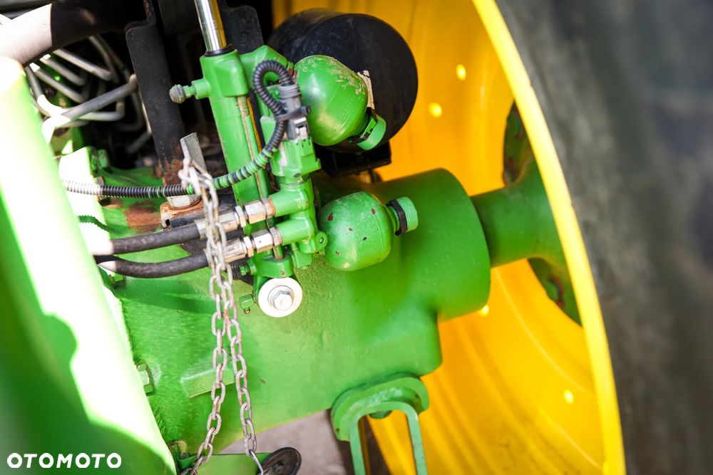 John Deere 6215R - 13