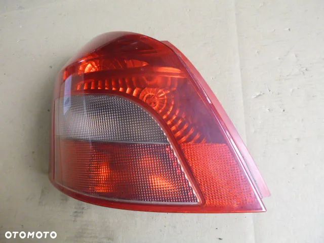 LAMPA LEWY TYŁ LEWA TYLNA TOYOTA YARIS II 5D 05-09 - 1