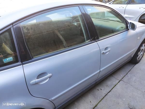 Porta Tras Direita Volkswagen Passat (3B2) - 1
