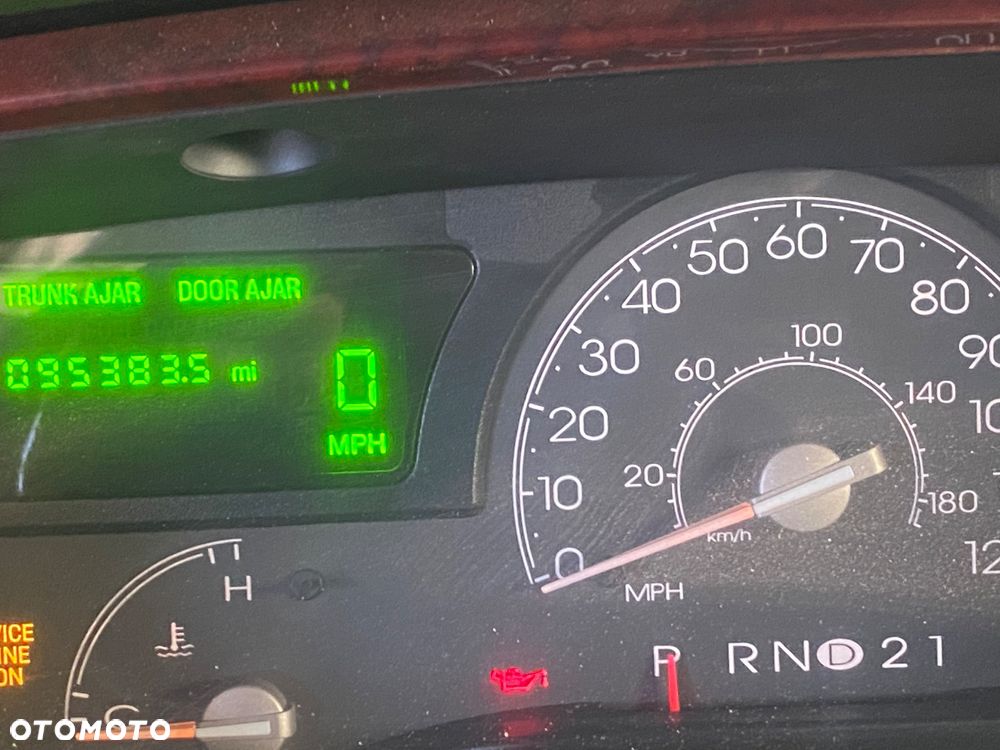 Lincoln Town Car - 6
