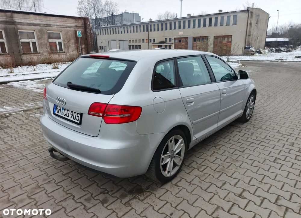 Audi A3 Sportback 1.6 TDI DPF Attraction - 4