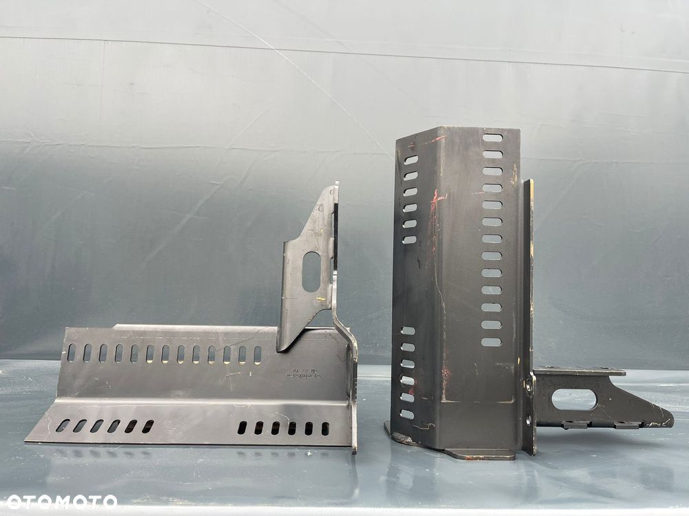 Mocowanie slupka i ściany przedniej z szyną dachową KRONE - 11