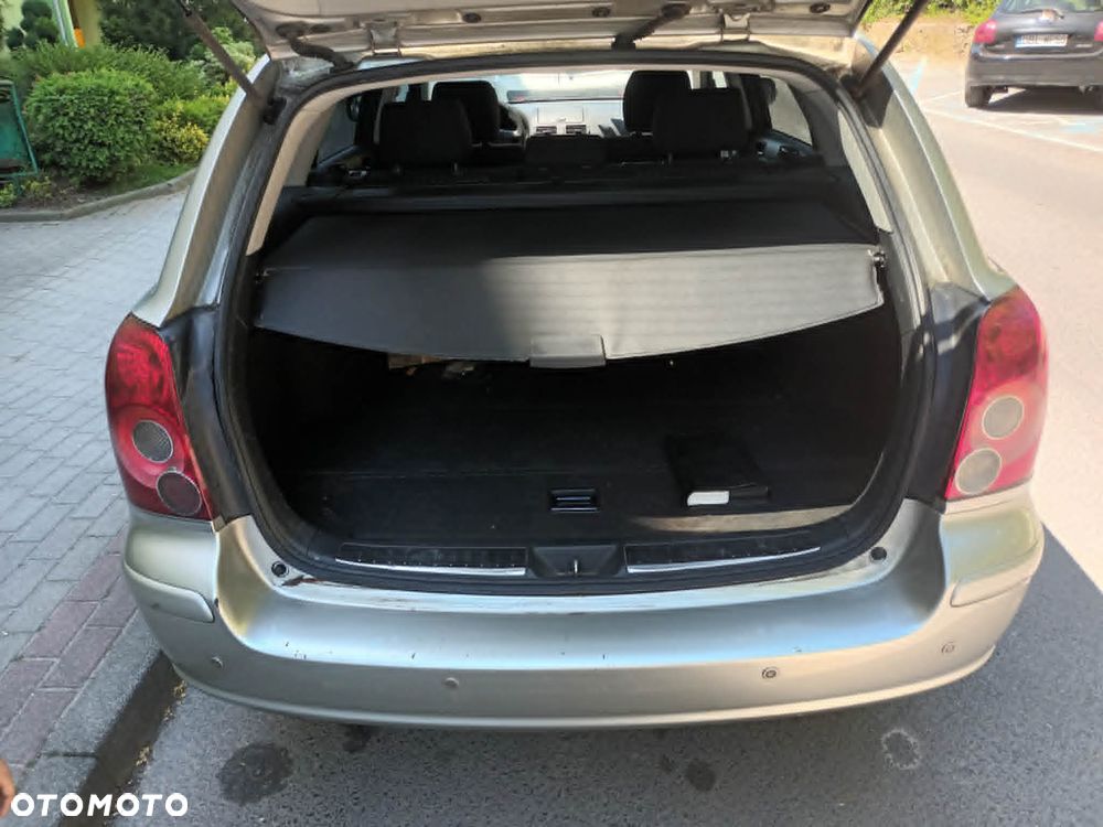 Toyota Avensis 2.0 D-4D Executive - 6