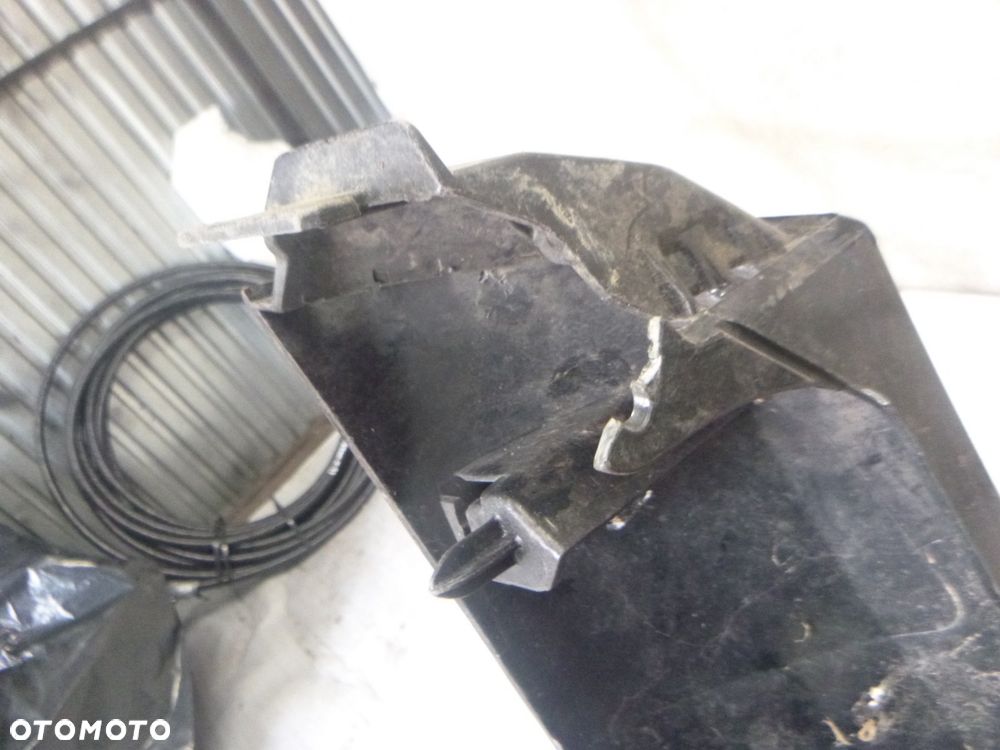 LAND ROVER DISCOVERY IV LEWA LISTWA BŁOTNIKA PRZÓD 2009R - 4