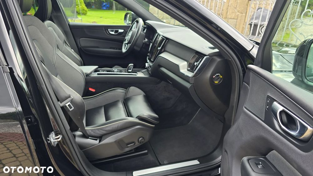Volvo XC 60 T6 Plug-In Hybrid AWD Ultra Dark - 10