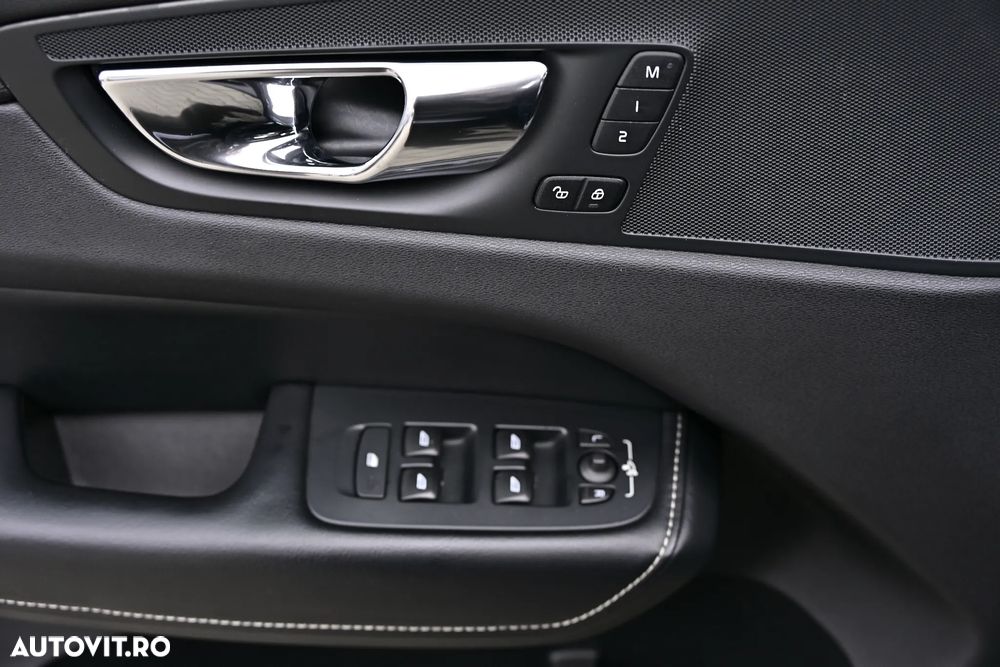 Volvo XC 60 D5 AWD R-Design - 19