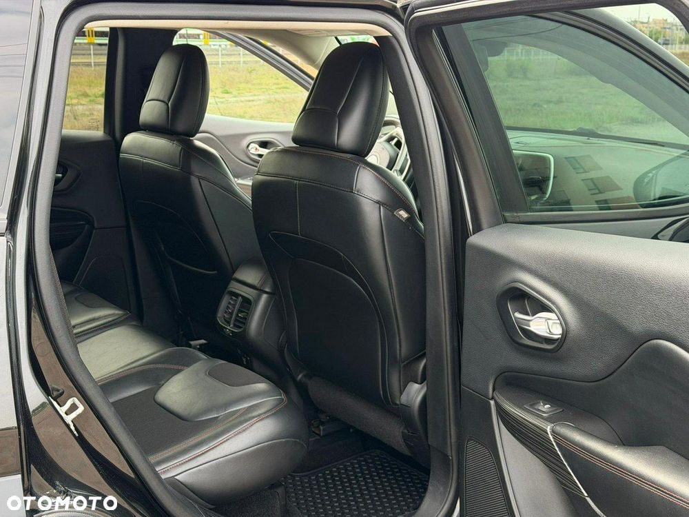 Jeep Cherokee - 14