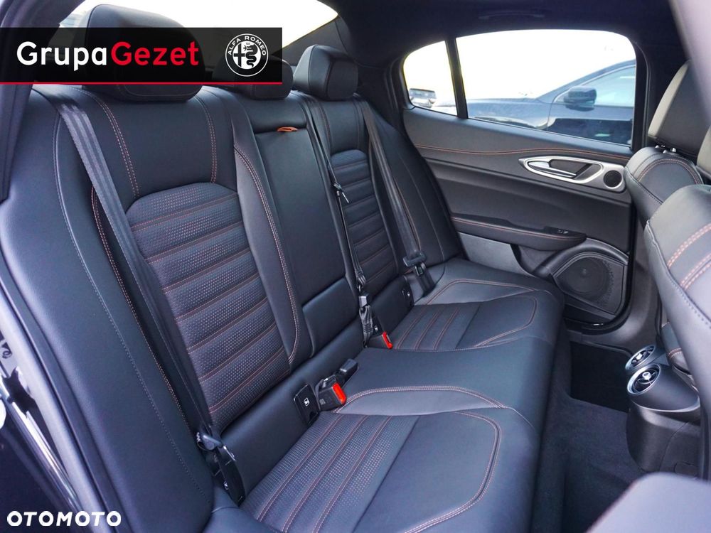 Alfa Romeo Giulia - 5