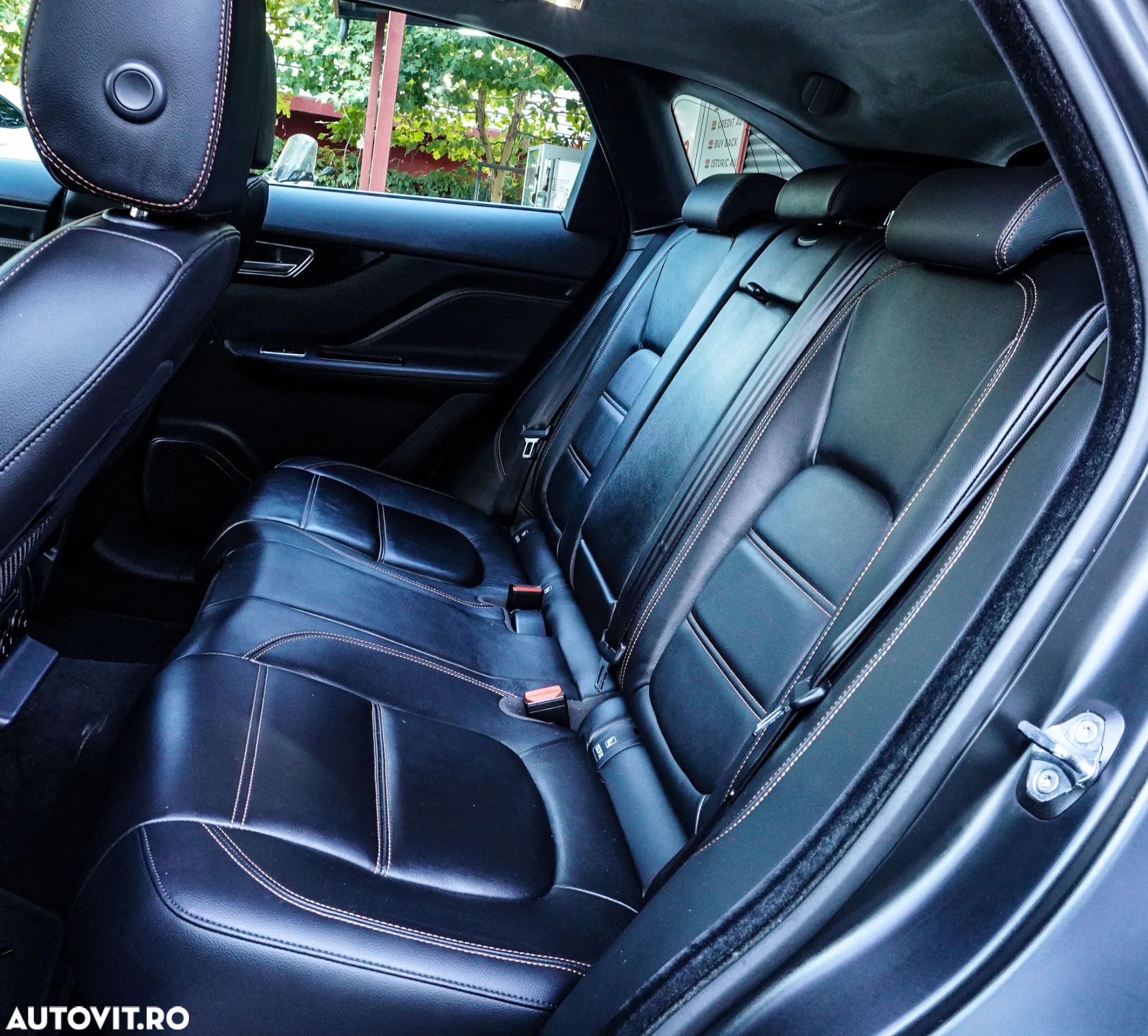Jaguar F-Pace 25d AWD Pure - 16