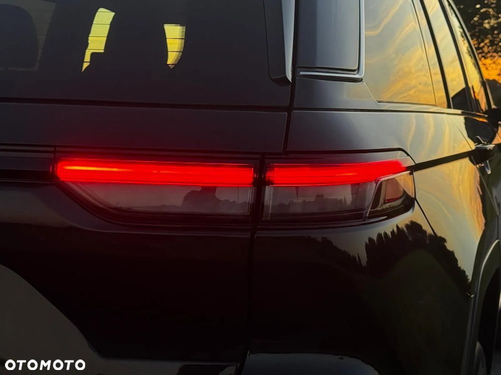 Jeep Grand Cherokee - 11