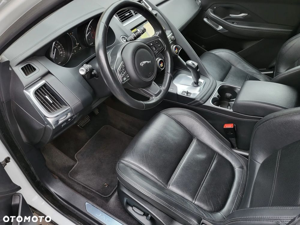Jaguar E-Pace 2.0 i4P AWD HSE - 33