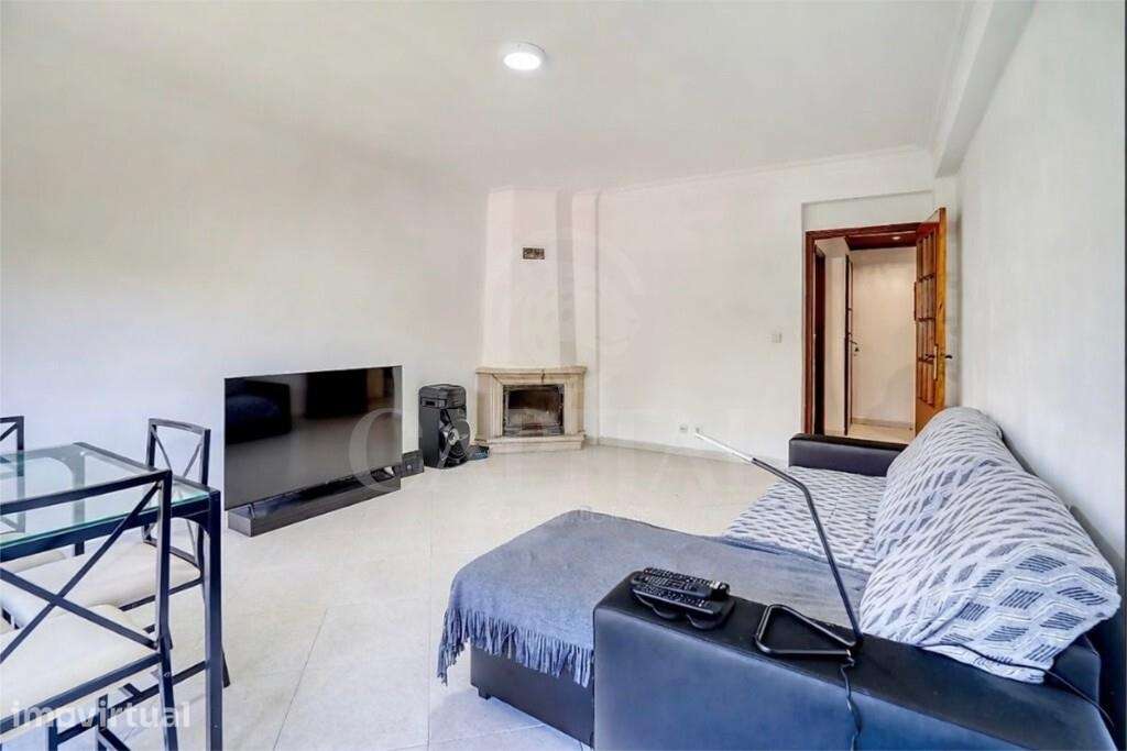 T2 Duplex com 121 m2, Arrecadação e Excelente Localização em Rinchoa - Grande imagem: 2/22