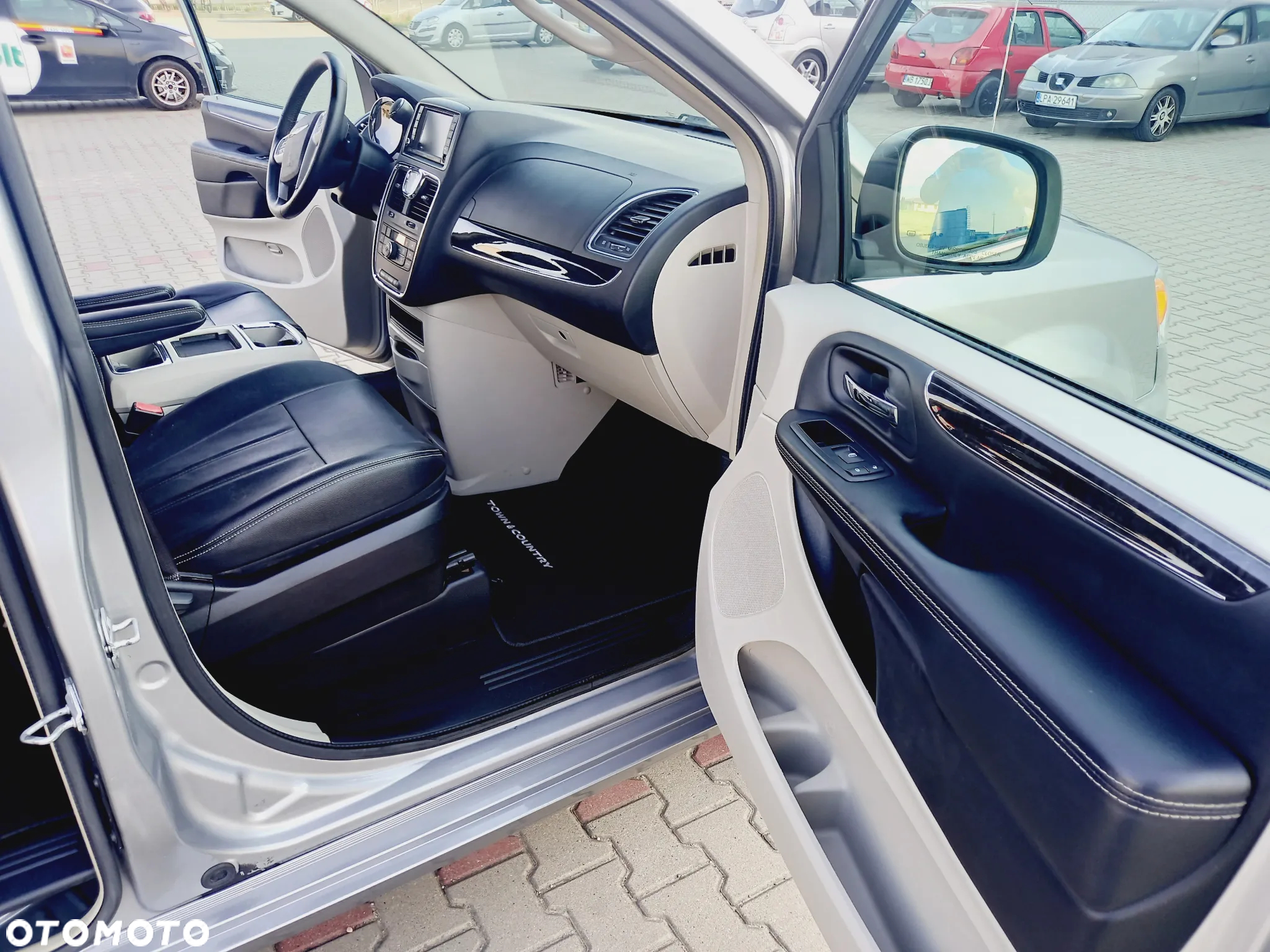 Chrysler Town & Country 3.6 Touring - 37