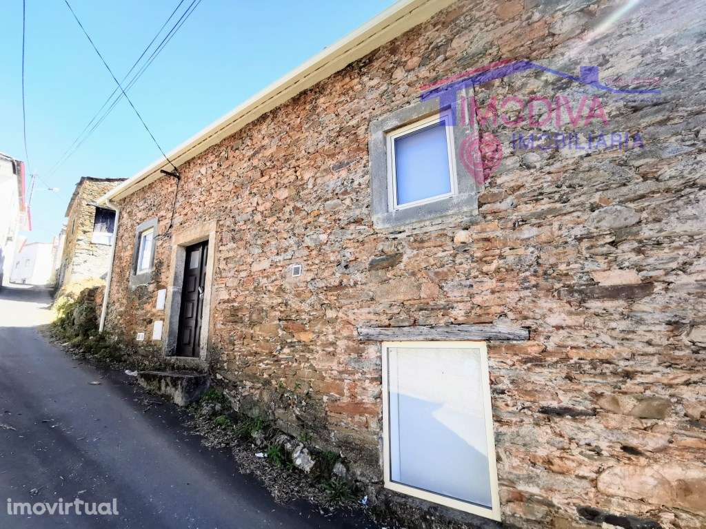 Moradia T4 em pedra, recentemente remodelada, próxima da Pampilhosa... - Grande imagem: 2/41