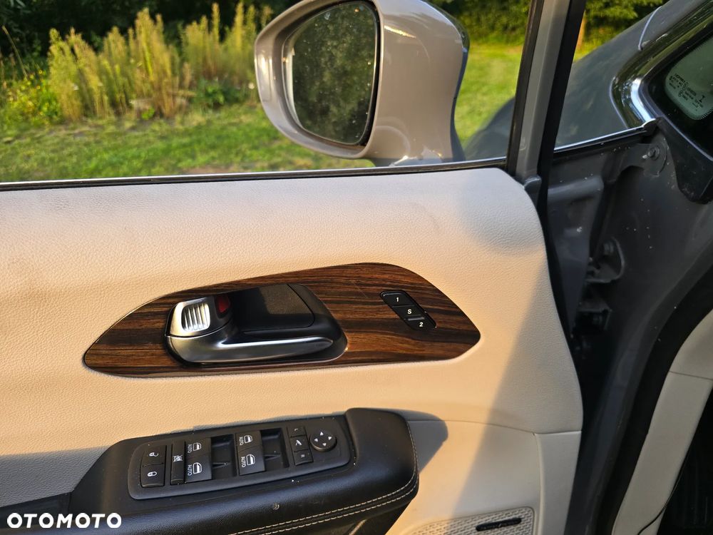 Chrysler Pacifica - 22