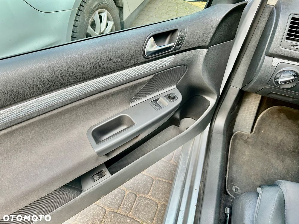 Volkswagen Golf R32 4Motion DSG - 9
